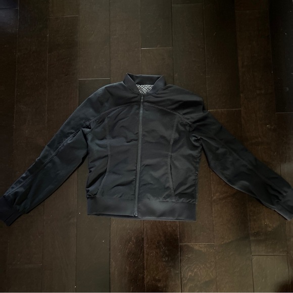 Lululemon Size 2 Bomb Around Reversible Bomber Jacket Black White Lightweight - Picture 5 of 9